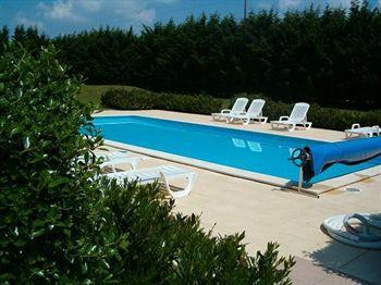 Les Dineux Village Trémeur Екстериор снимка